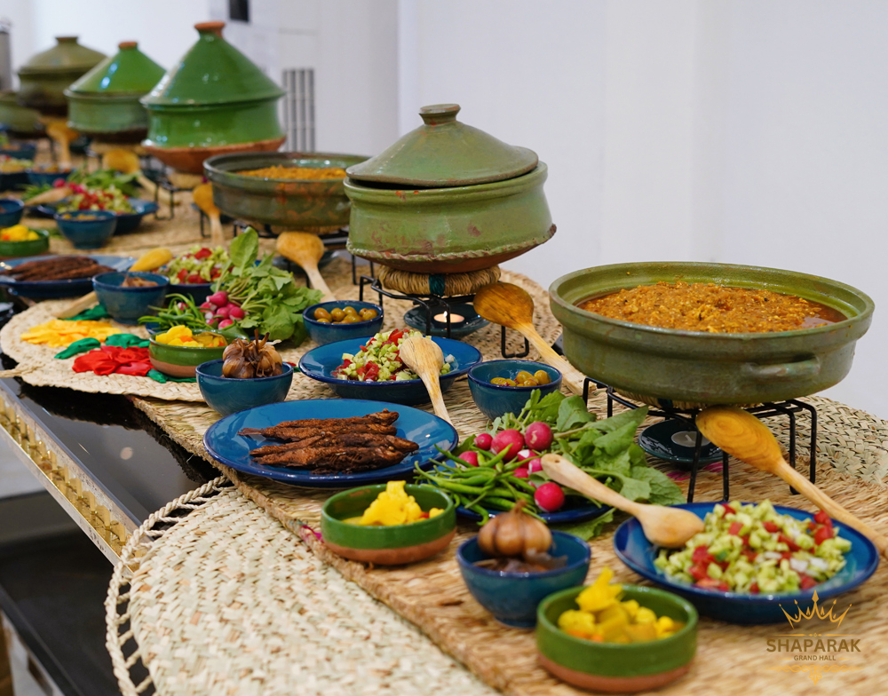 در این گالری تصاویر از وب سایت تالار شاپرک با ما همراه باشید تا تصاویری از سالن شام مجلل تالار شاپرک رشت را به تصویر بکشیم